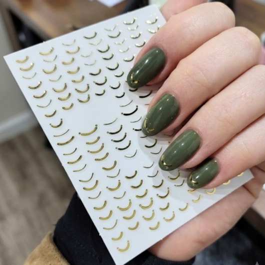 Película dourada para curva de almond e cantinhos Helen Color Toque dourado para unhas