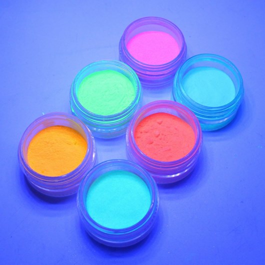 po neon para unhas pigmento - Imagem principal - 10b3c688-26f3-4ae2-9988-115e3019d61a
